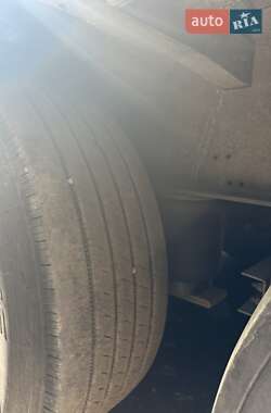 Бортовой полуприцеп Schmitz Cargobull Schutz 2012 в 
