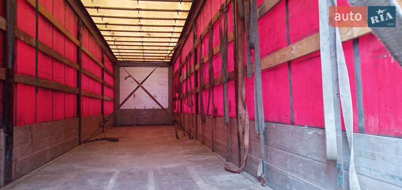 Бортовой полуприцеп Schmitz Cargobull SCS 2007 в Глухове