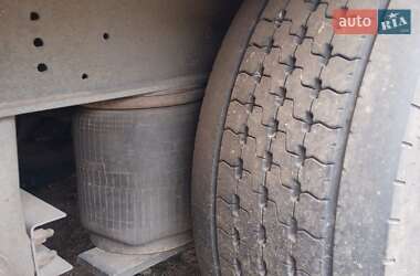 Бортовой полуприцеп Schmitz Cargobull SCS 2007 в 