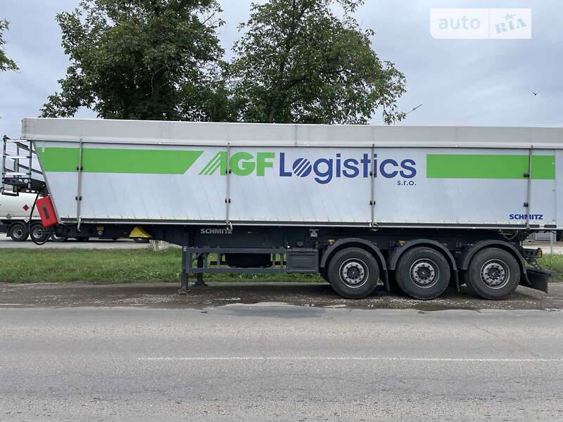 Зерновоз - напівпричіп Schmitz Cargobull SGF S3 2015 в Чернівцях