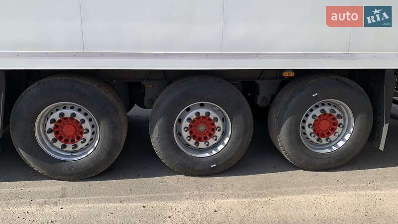 Рефрижератор полуприцеп Schmitz Cargobull SKO 24 2007 в Нежине