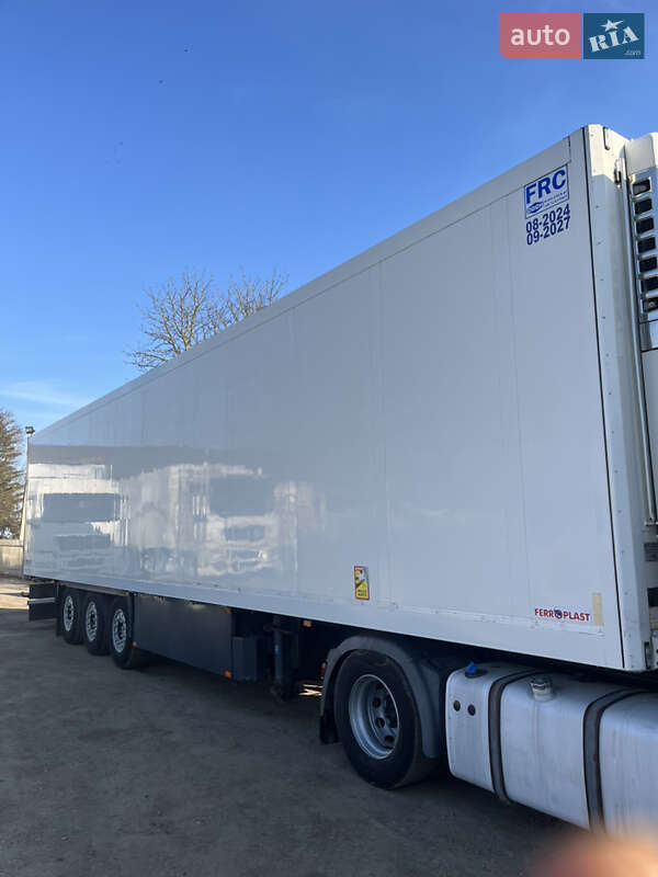Рефрижератор полуприцеп Schmitz Cargobull SKO 24 2004 в Тернополе