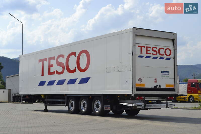 Рефрижератор полуприцеп Schmitz Cargobull SKO 24 2006 в Хусте