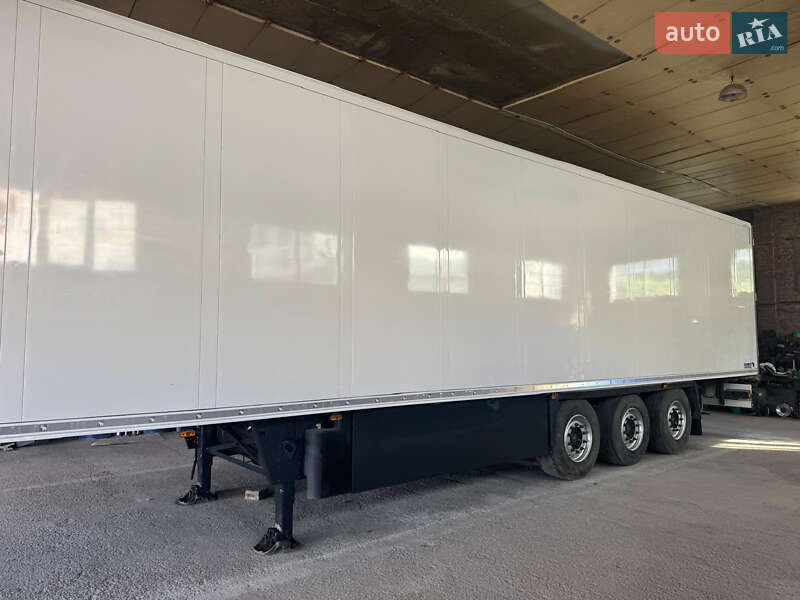 Рефрижератор полуприцеп Schmitz Cargobull SKO 24 2015 в Тернополе
