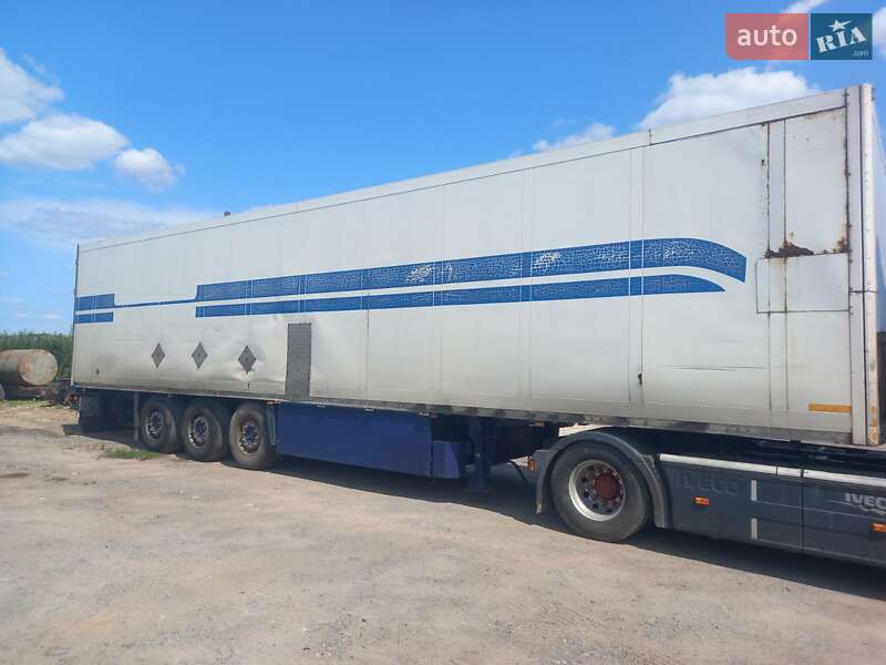 Изотермическая будка Schmitz Cargobull SKO 24 2003 в Львове
