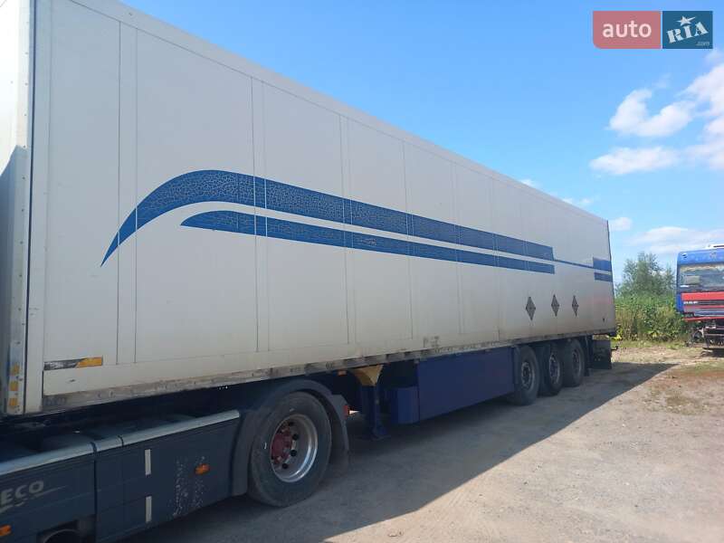 Изотермическая будка Schmitz Cargobull SKO 24 2003 в Львове