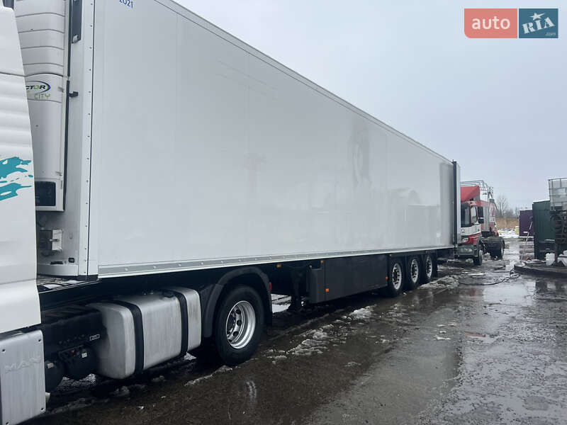 Рефрижератор полуприцеп Schmitz Cargobull SKO 24 2015 в Луцке