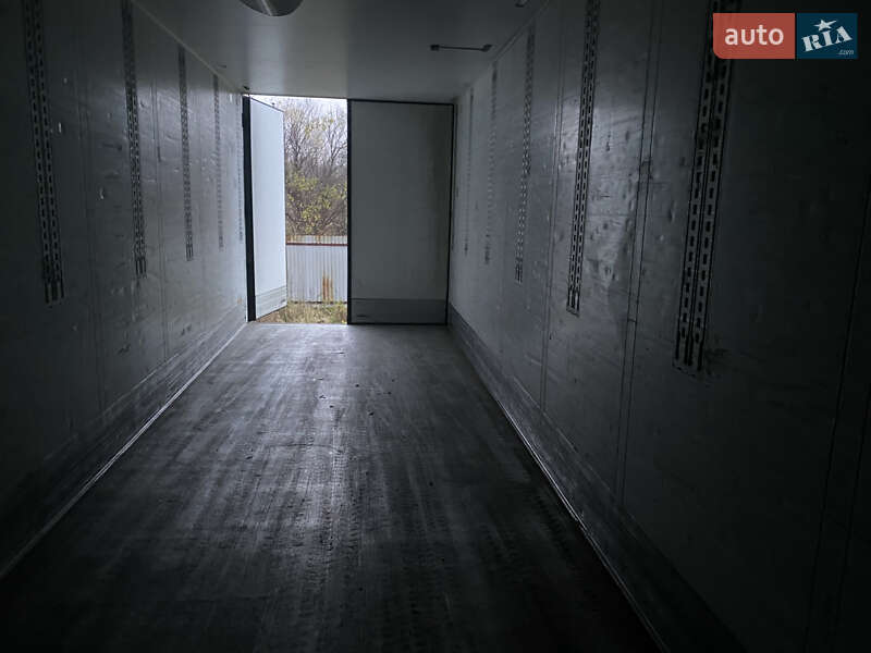 Рефрижератор полуприцеп Schmitz Cargobull SKO 24 2011 в Черновцах