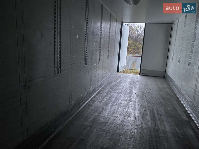 Рефрижератор полуприцеп Schmitz Cargobull SKO 24 2011 в Черновцах