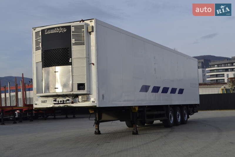 Изотермическая будка Schmitz Cargobull SKO 24 2006 в Хусте