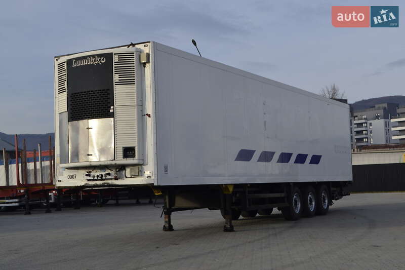 Изотермическая будка Schmitz Cargobull SKO 24 2006 в Хусте