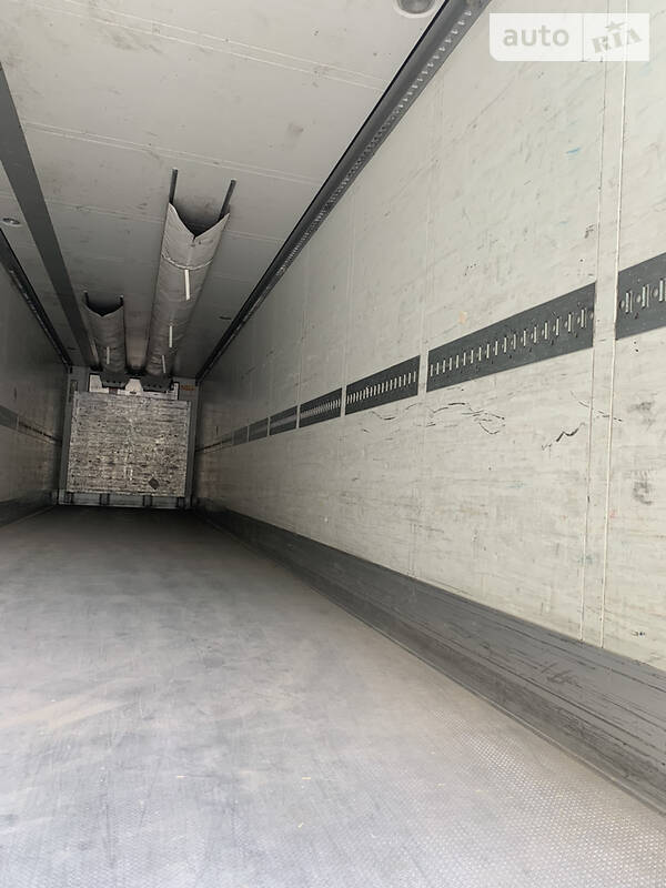 Рефрижератор напівпричіп Schmitz Cargobull SKO 2004 в Львові