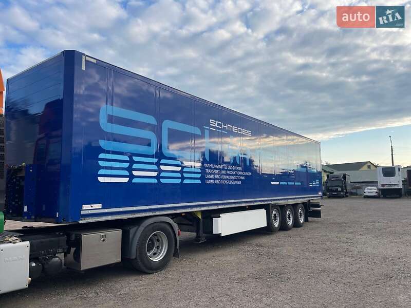 Изотермическая будка Schmitz Cargobull SKO 2015 в Черновцах