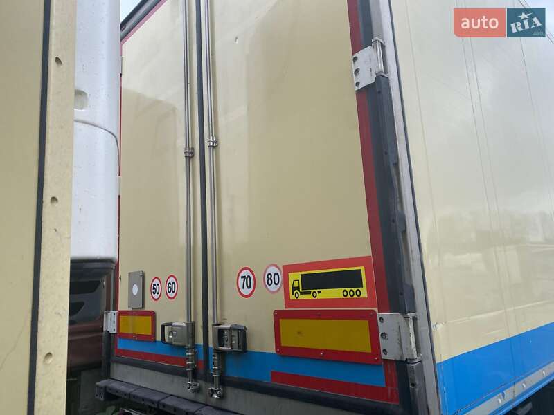 Рефрижератор напівпричіп Schmitz Cargobull SKO 2011 в Чернівцях