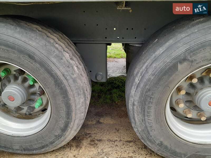 Зерновоз - полуприцеп Schmitz S-01 2000 в Оржице