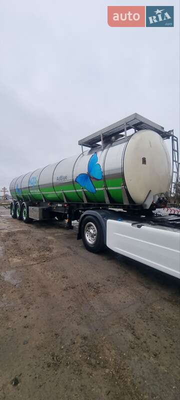 Цистерна полуприцеп Schmitz S-01 2004 в Долинской