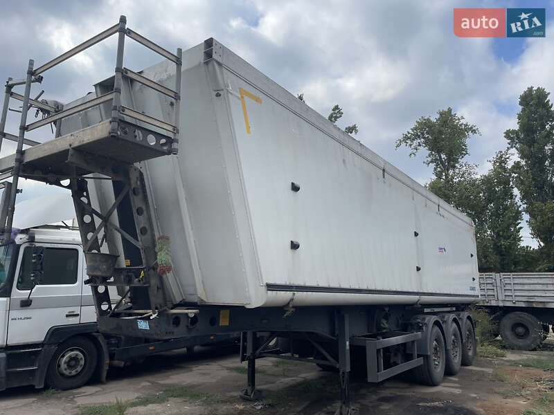 Самоскид напівпричіп Schmitz SKI 24 2010 в Кривому Розі