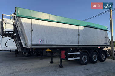 Зерновоз - полуприцеп Schmitz SKI 24 2012 в Черновцах