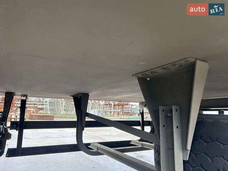 Изотермическая будка Schmitz SKO 24 2006 в Кременчуге