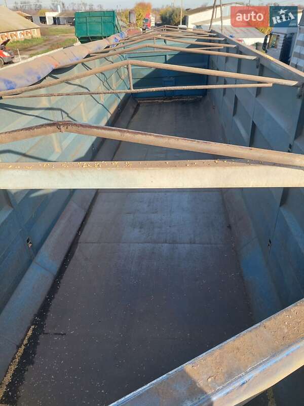 Зерновоз - полуприцеп Schmitz SPR 24 1996 в Ахтырке