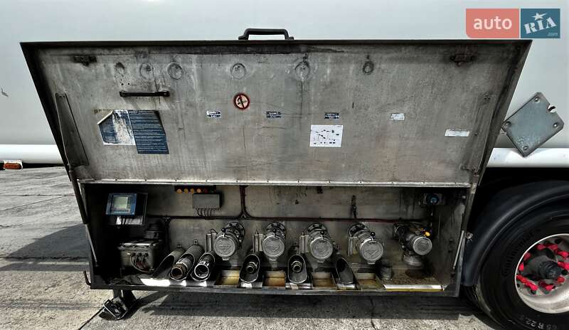 Цистерна напівпричіп Schrader Z-STA 24 2004 в Львові