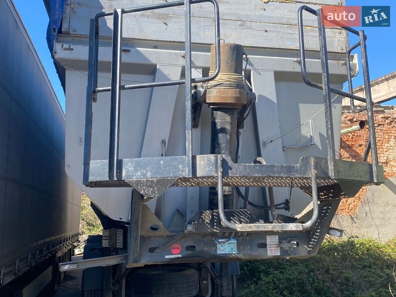 Самосвал полуприцеп Schwarzmuller 3E-E 2007 в Ужгороде