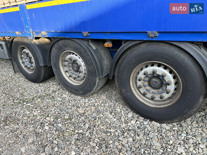 Тентований борт (штора) - напівпричіп Schwarzmuller J-Serie 2011 в Тячеві