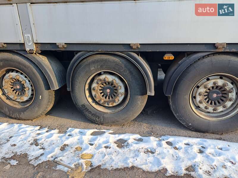 Тентований борт (штора) - напівпричіп Schwarzmuller J-Serie 2011 в Броварах