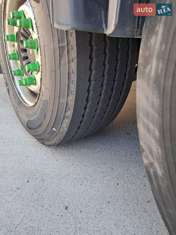 Бортовий напівпричіп Schwarzmuller J-Serie 2011 в Коломиї