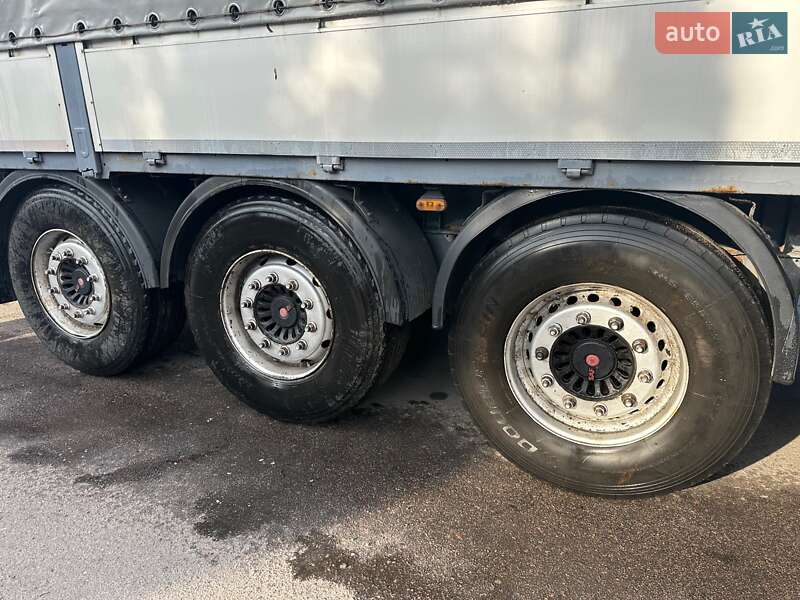 Бортовий напівпричіп Schwarzmuller J-Serie 2011 в Рівному