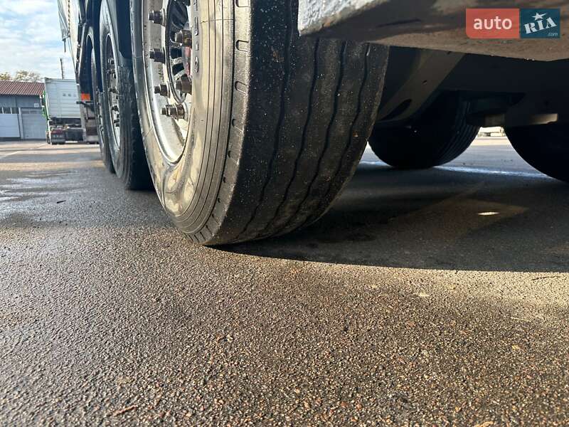 Бортовий напівпричіп Schwarzmuller J-Serie 2011 в Рівному