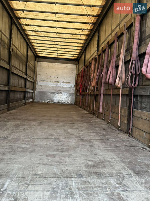 Тентований борт (штора) - напівпричіп Schwarzmuller SN24 2011 в Луцьку