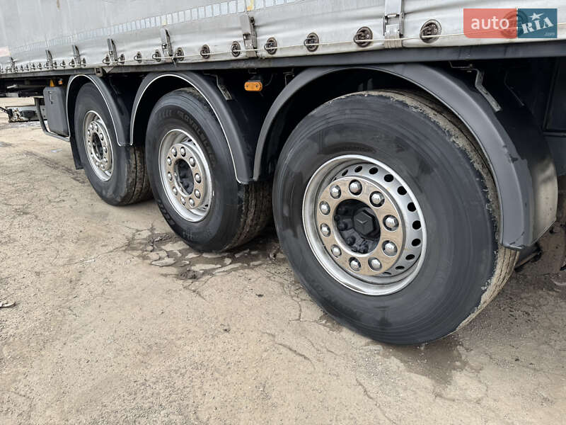 Тентований борт (штора) - напівпричіп Schwarzmuller SN24 2011 в Луцьку