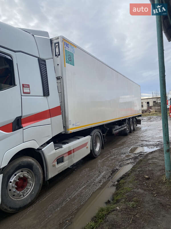 Рефрижератор полуприцеп Schwarzmuller SPA-3E 2001 в 