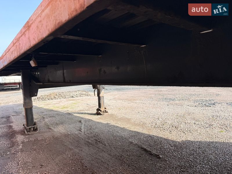 Платформа Schwarzmuller SPA-3E 2004 в Умани