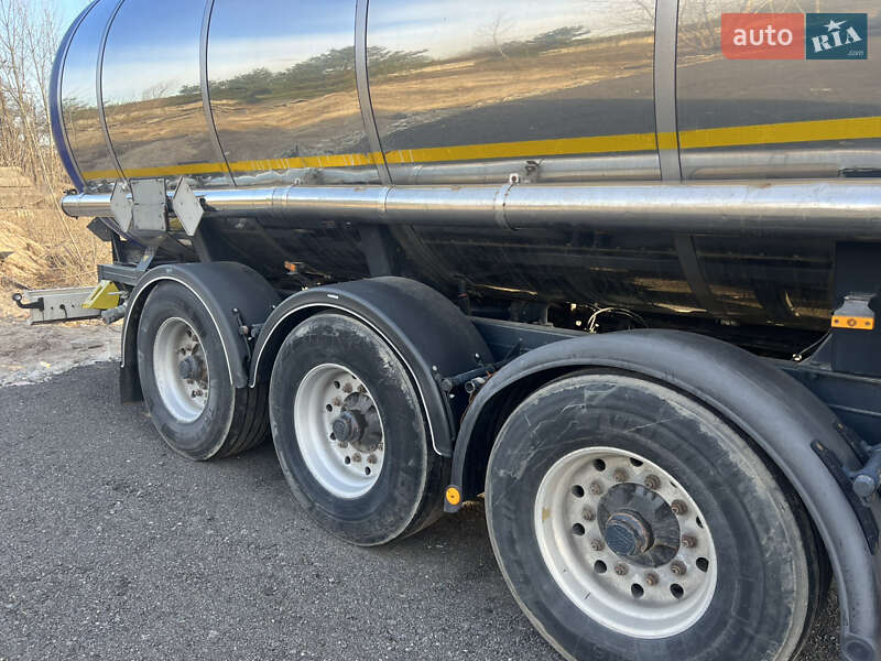 Цистерна полуприцеп Schwarzmuller TS 2001 в Киеве
