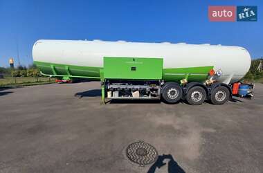 Цистерна Schwarzmuller TS 2011 в Киеве