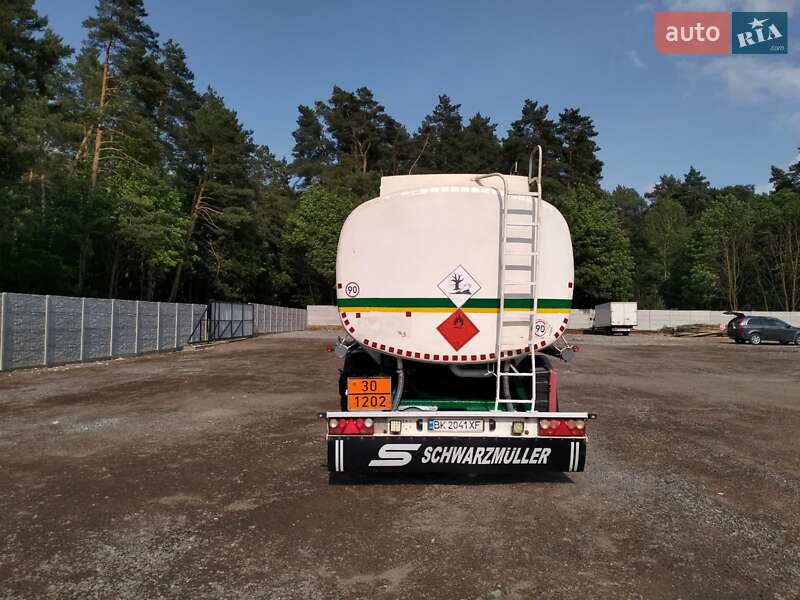 Цистерна напівпричіп Schwarzmuller TSL 1994 в Дубні