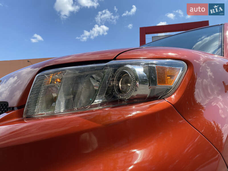 Хэтчбек Scion xB 2011 в Киеве