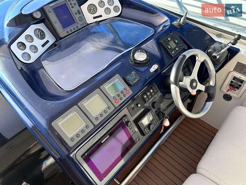 Моторная яхта SeaLine S42 2004 в Киеве фото 4 Моторная яхта SeaLine S42 2004 в Киеве
