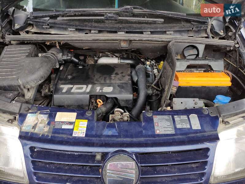 Мінівен SEAT Alhambra 2000 в Кельменцях
