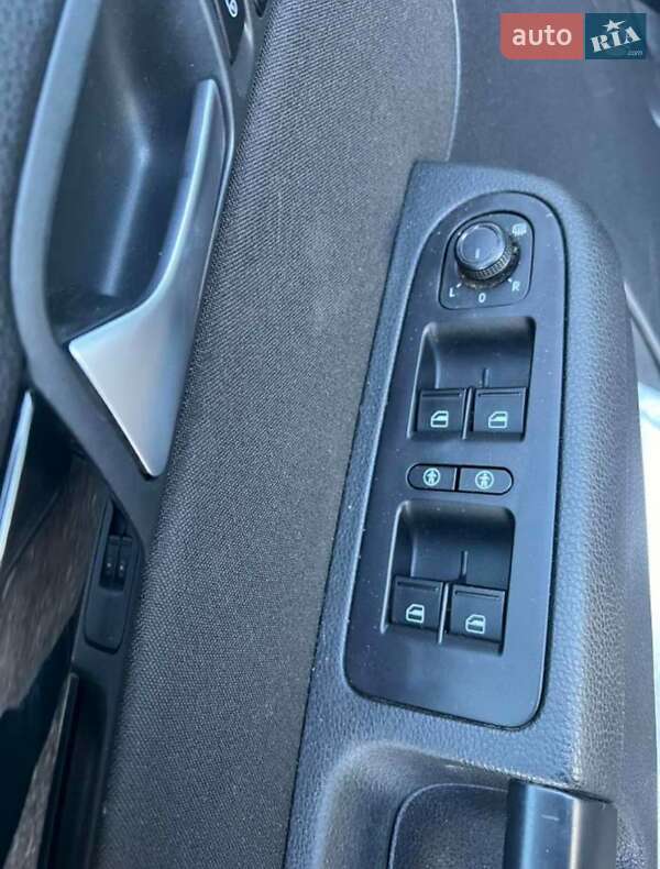 Мінівен SEAT Alhambra 2015 в Звягелі