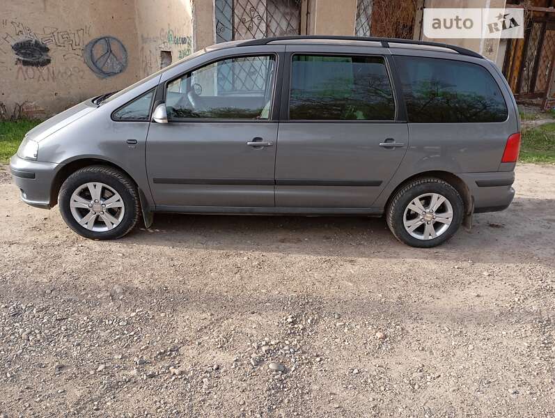 Мінівен SEAT Alhambra 2009 в Чернівцях