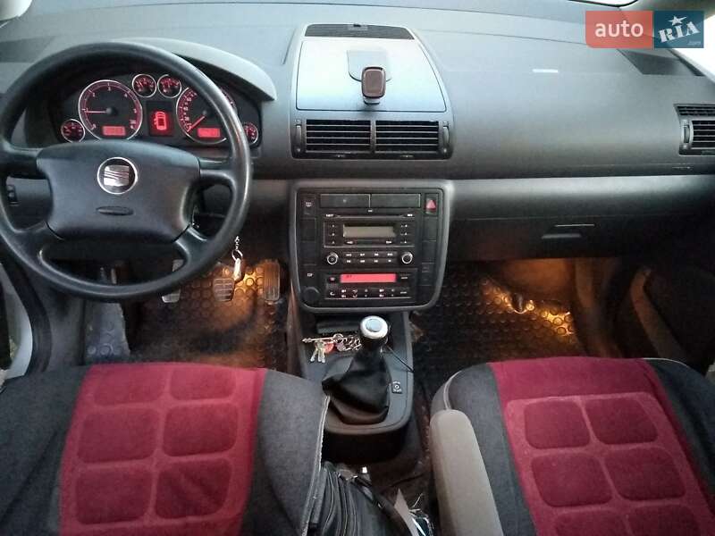 Минивэн SEAT Alhambra 2009 в Львове