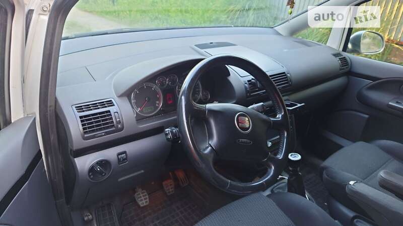 Минивэн SEAT Alhambra 2010 в Ужгороде