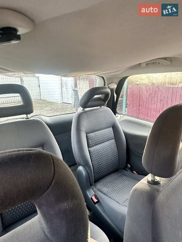 Минивэн SEAT Alhambra 2001 в Тересве