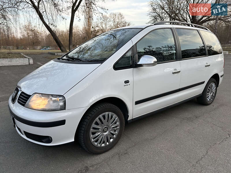 Минивэн SEAT Alhambra 2009 в Киеве