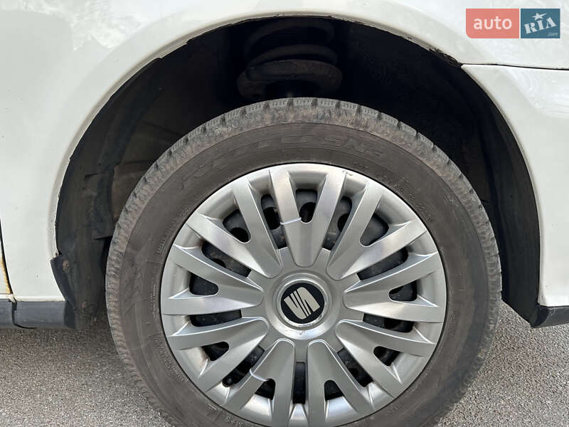 Минивэн SEAT Alhambra 2009 в Киеве
