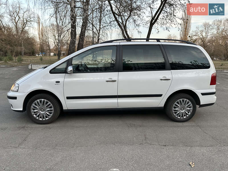 Минивэн SEAT Alhambra 2009 в Киеве
