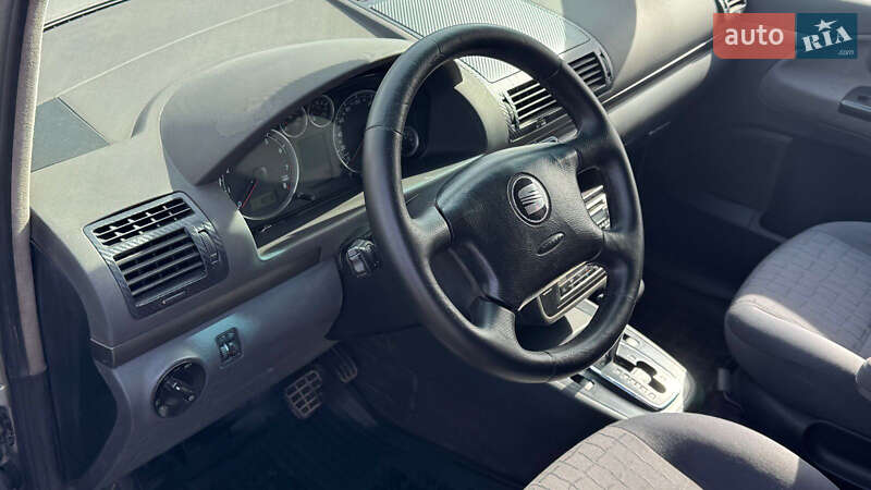 Минивэн SEAT Alhambra 2001 в Нововолынске